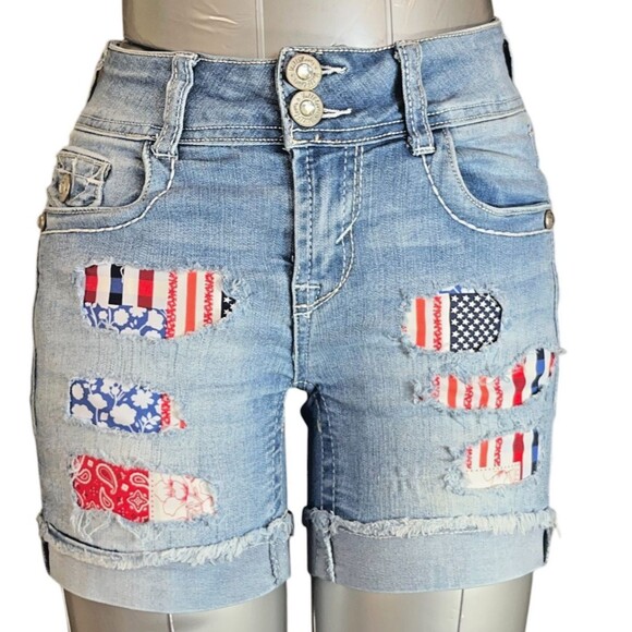 Wallflower Shorts Women 0 Low Rise Distressed Patches Patriotic Stretch (W26 L2) - Picture 1 of 16